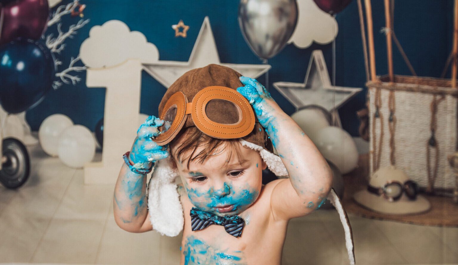 Baby celebrating first birthday with a cake-smash photoshoot in Vienna.